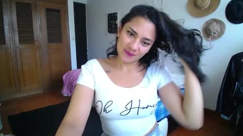 Snapshot of thaliacooper chatting on 01-29-25, 07:32 online show from 01-29-25, 07:32