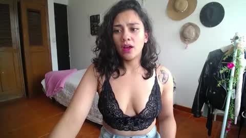 Snapshot of thaliacooper chatting on 02-14-25, 07:33 online show from 02-14-25, 07:33