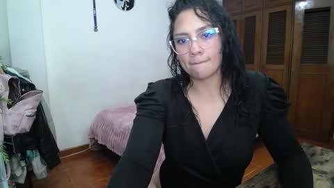 Snapshot of thaliacooper chatting on 09-28-25, 12:16 online show from 09-28-25, 12:16