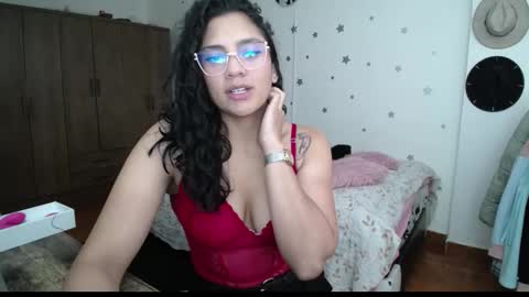 Snapshot of thaliacooper chatting on 11-09-25, 08:51 online show from 11-09-25, 08:51