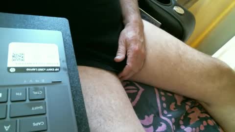 Snapshot of thameslee chatting on 03-09-25, 05:28 Thames online show from 03-09-25, 05:28