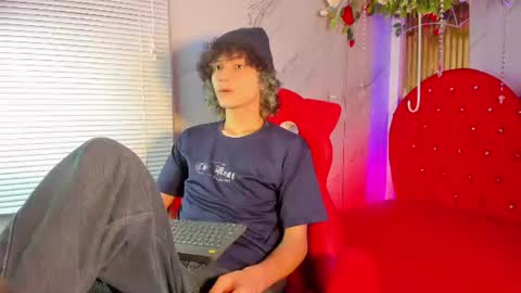 Snapshot of thanier_18 chatting on 06-20-26, 06:33 thanier_18 online show from 06-20-26, 06:33