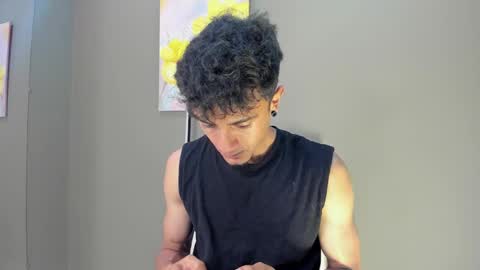 Snapshot of thank_steel chatting on 11-19-25, 02:44 thank_steel online show from 11-19-25, 02:44