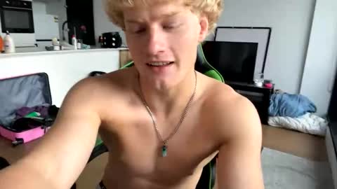 liammlust online show from 12-21-25, 09:11