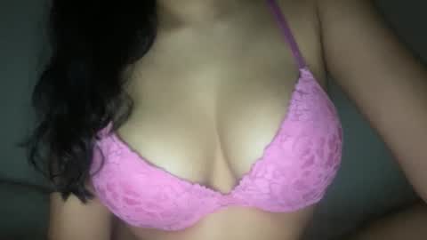 Snapshot of thatgirlmelanie chatting on 05-13-26, 04:32 Melanie online show from 05-13-26, 04:32