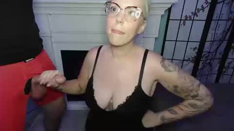 Snapshot of thatswhatshesaid143 chatting on 09-25-25, 12:03 ThatsWhatSheSaid online show from 09-25-25, 12:03