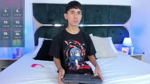 Snapshot of thayler_jones chatting on 01-03-25, 11:14 Thayler online show from 01-03-25, 11:14
