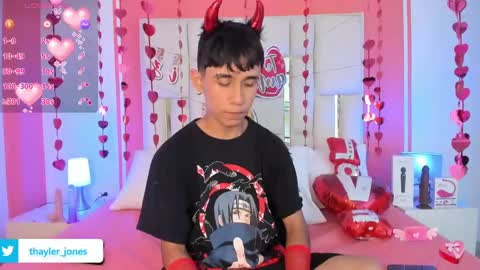 Snapshot of thayler_jones chatting on 02-16-25, 11:27 Thayler online show from 02-16-25, 11:27