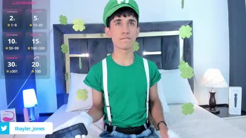 Snapshot of thayler_jones chatting on 03-09-25, 11:36 Thayler online show from 03-09-25, 11:36