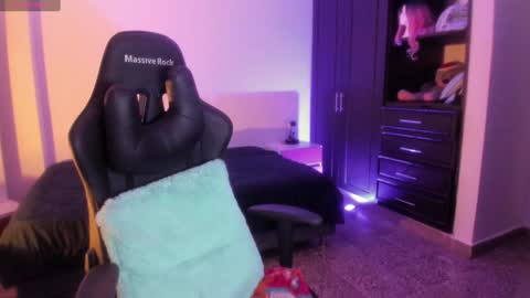 Snapshot of thays_mawakye01 chatting on 01-16-25, 10:02 Paola online show from 01-16-25, 10:02