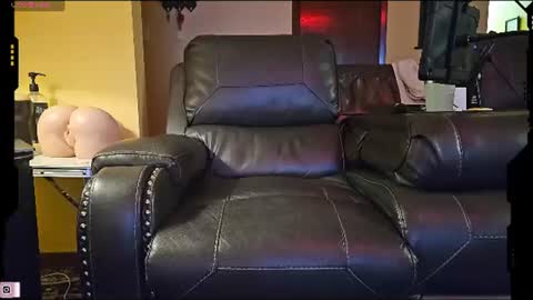 Snapshot of the_alpha_dog_xxx chatting on 07-17-26, 02:07 the_alpha_dog_xxx online show from 07-17-26, 02:07