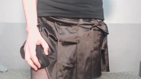 Snapshot of the_basic_instinctt chatting on 01-25-25, 02:37 Eva online show from 01-25-25, 02:37