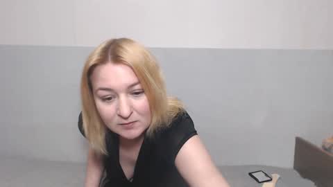 Snapshot of the_basic_instinctt chatting on 03-09-25, 10:30 Eva online show from 03-09-25, 10:30