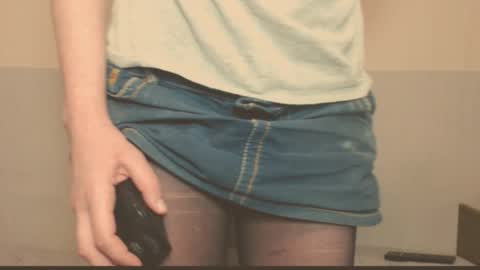 Snapshot of the_basic_instinctt chatting on 02-25-26, 10:41 Eva online show from 02-25-26, 10:41