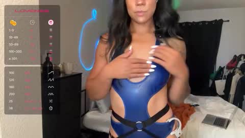 Snapshot of the_dahli_mama chatting on 10-11-25, 02:55 the_dahli_mama online show from 10-11-25, 02:55