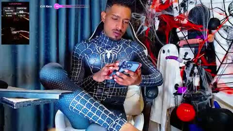 Snapshot of the_dog_lian chatting on 10-31-25, 02:12 the dog lian online show from 10-31-25, 02:12