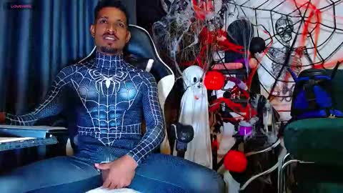 Snapshot of the_dog_lian chatting on 11-01-25, 02:30 the dog lian online show from 11-01-25, 02:30