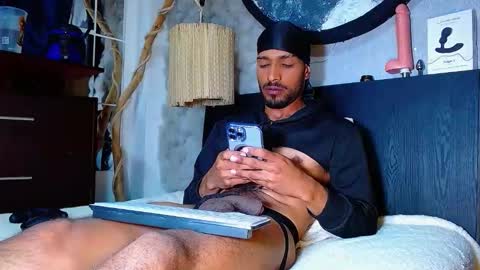 Snapshot of the_dog_lian chatting on 11-11-25, 02:50 the dog lian online show from 11-11-25, 02:50