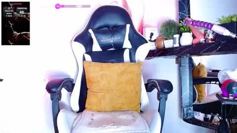 Snapshot of the_dog_lian chatting on 11-26-25, 01:17 the dog lian online show from 11-26-25, 01:17