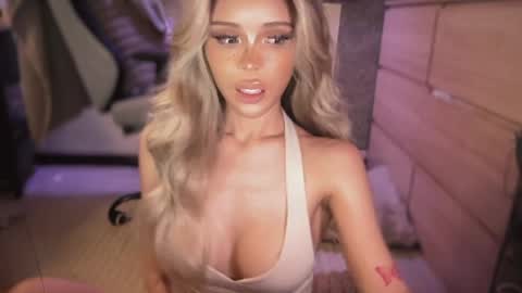 Snapshot of the_enchantressxx chatting on 06-07-26, 05:16 nabi butterfly online show from 06-07-26, 05:16