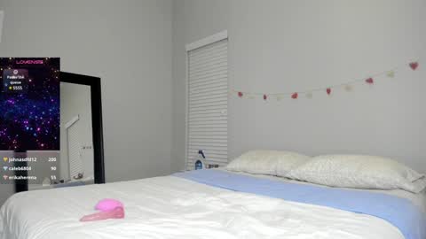 Snapshot of the_hotties chatting on 12-06-24, 02:35 the_hotties online show from 12-06-24, 02:35