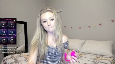 Snapshot of the_hotties chatting on 12-28-24, 02:01 the_hotties online show from 12-28-24, 02:01