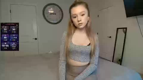 Snapshot of the_hotties chatting on 09-19-25, 09:37 the_hotties online show from 09-19-25, 09:37