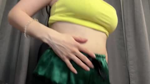 Mia online show from 04-16-26, 05:36