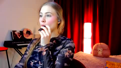 Ally    STREAMING ON TWITCH NOW Check my Twitter for updates online show from 04-06-26, 12:52