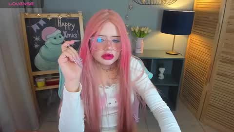 Snapshot of theangelykitty chatting on 01-21-25, 01:00 theangelykitty online show from 01-21-25, 01:00
