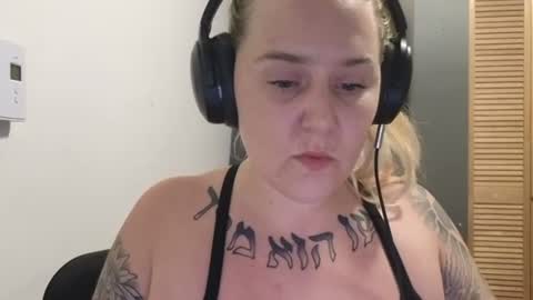 theauroramae -  online show from 06-18-26, 04:24