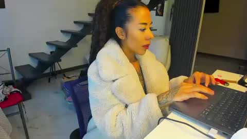 Snapshot of thebadwolf818 chatting on 07-25-26, 11:30 thebadwolf818 online show from 07-25-26, 11:30