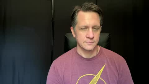 Snapshot of thebatandthecat10 chatting on 06-19-26, 05:39 ISABELLA or MATT online show from 06-19-26, 05:39