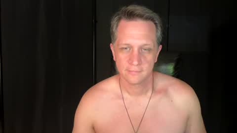 Snapshot of thebatandthecat10 chatting on 06-22-26, 03:25 ISABELLA or MATT online show from 06-22-26, 03:25