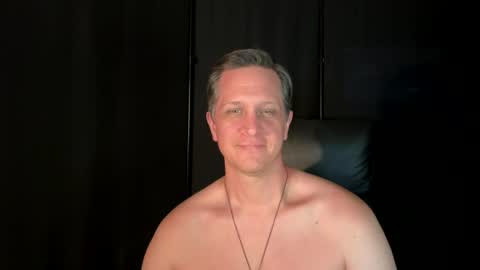 Snapshot of thebatandthecat10 chatting on 07-08-26, 11:31 ISABELLA or MATT online show from 07-08-26, 11:31