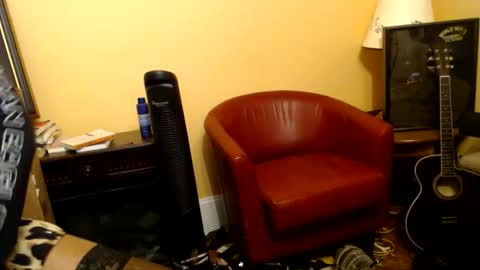 Snapshot of thebody77 chatting on 12-16-25, 01:32 thebody77 online show from 12-16-25, 01:32