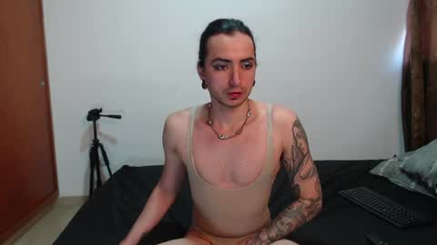 Snapshot of thecrazyadam chatting on 07-06-26, 01:52 Miguel online show from 07-06-26, 01:52