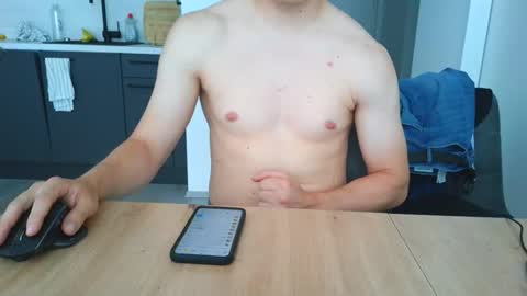 Snapshot of thecuteguy144949 chatting on 06-06-26, 10:31 thecuteguy144949 online show from 06-06-26, 10:31