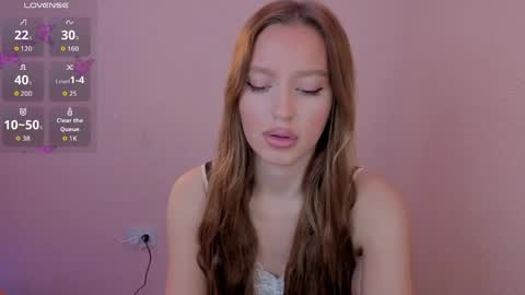 Snapshot of thecutienatura chatting on 06-04-26, 07:09 Olivia online show from 06-04-26, 07:09