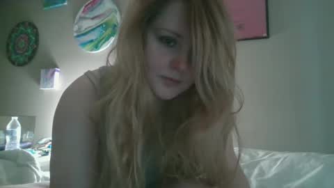 Snapshot of thedancingalien chatting on 01-02-25, 08:35 Kassandra Grant online show from 01-02-25, 08:35
