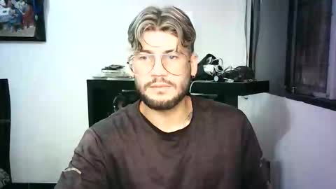 Snapshot of thedragonboyxxx chatting on 03-23-26, 04:05 thedragonboyxxx online show from 03-23-26, 04:05