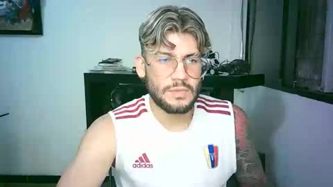 Snapshot of thedragonboyxxx chatting on 03-26-26, 05:13 thedragonboyxxx online show from 03-26-26, 05:13