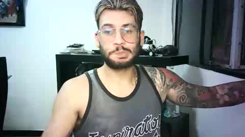 Snapshot of thedragonboyxxx chatting on 04-01-26, 04:57 thedragonboyxxx online show from 04-01-26, 04:57