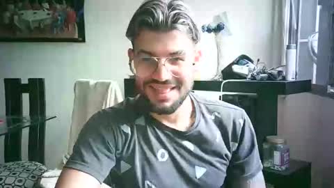 Snapshot of thedragonboyxxx chatting on 04-17-26, 03:26 thedragonboyxxx online show from 04-17-26, 03:26