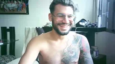 Snapshot of thedragonboyxxx chatting on 04-20-26, 07:15 thedragonboyxxx online show from 04-20-26, 07:15