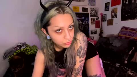 Snapshot of theeking_venus chatting on 12-16-24, 05:27 KIng Venus online show from 12-16-24, 05:27