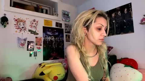 Snapshot of theeking_venus chatting on 12-22-24, 03:00 KIng Venus online show from 12-22-24, 03:00