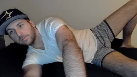 Snapshot of theetwohander chatting on 02-14-25, 01:13 Theetwohander online show from 02-14-25, 01:13