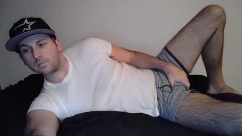 Snapshot of theetwohander chatting on 02-17-25, 02:31 Theetwohander online show from 02-17-25, 02:31