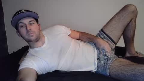 Snapshot of theetwohander chatting on 02-18-25, 12:48 Theetwohander online show from 02-18-25, 12:48